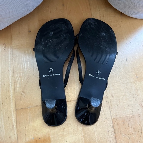 Le Chateau strappy kitten heel mules - Picture 5 of 5